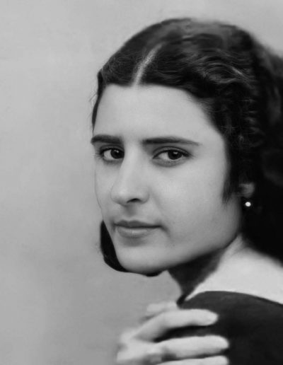 Josefina Manresa hacia 1934. Archivo Legado Miguel Hernández. Instituto de Estudios Giennenses. Imagen reticada por Navarrete